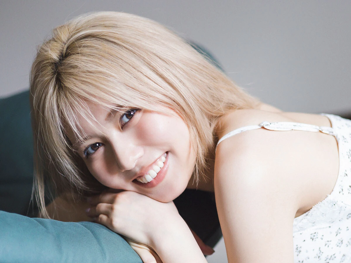 元AMEFURASSHI・鈴木萌花、リスタートを飾る 初デジタル写真集『SHE IS HERE』が5/27発売! 5月22日より予約受付スタート